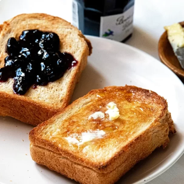 ขนมปังปิ้งเนยแสนอร่อย